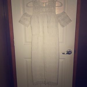 A white nice dress in good condition